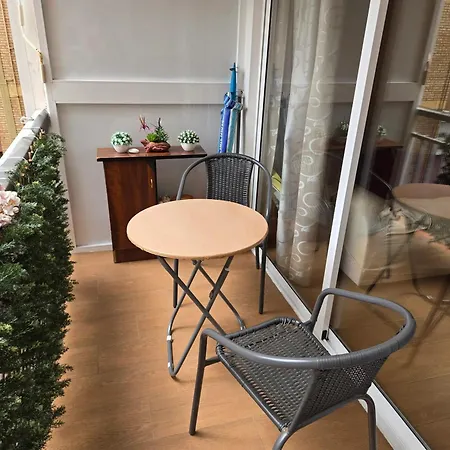 Comfortable In With Balcony And View 81 M²